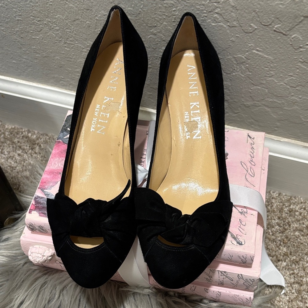 Anne Klein Black Suede Bow Peep-Toe Heels Size 6.5